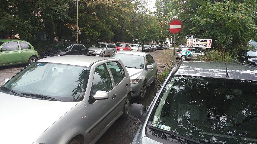 Koniec darmowego parkowania w pobliżu Orląt Lwowskich (ZDJĘCIA)