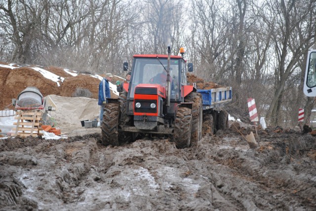 Utrudnienia związane z przebudową drogi w Rusinowie przeprowadzoną około 10 lat tremu