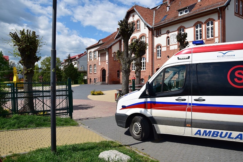 Na pomoc rannemu mężczyźnie wezwano śmigłowiec Lotniczego...