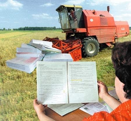 W okresie żniw rolnicy mają raczej mało czasu na wypełnianie kilkudziesięciu stron wniosku, nie wspominając o skompletowaniu stosu dokumentów.