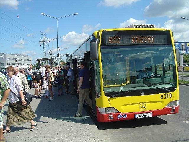 Według mieszkańców Ołtaszyna autobusy 113 i 612 kursują zbyt rzadko i często  się spóźniają