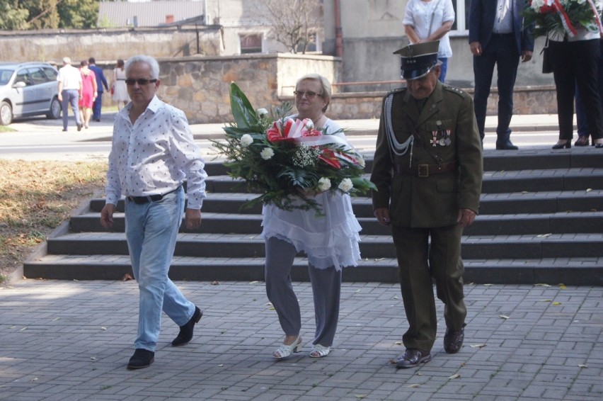 Radomsko: Obchody 80. rocznicy wybuchu II wojny światowej. Kwiaty pod Pomnikiem Grobem Nieznanego Żołnierza [ZDJĘCIA]