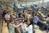 Lidl podnosi pensje: Zobacz, ile wynoszą zarobki kasjerów i innych pracowników od 1 marca 2020 r. 