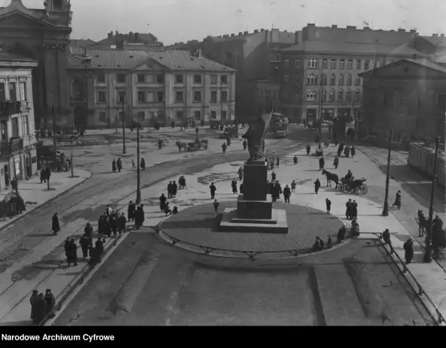 Plac Krasińskich, z widocznymi torami tramwajowymi. Rok 1936.