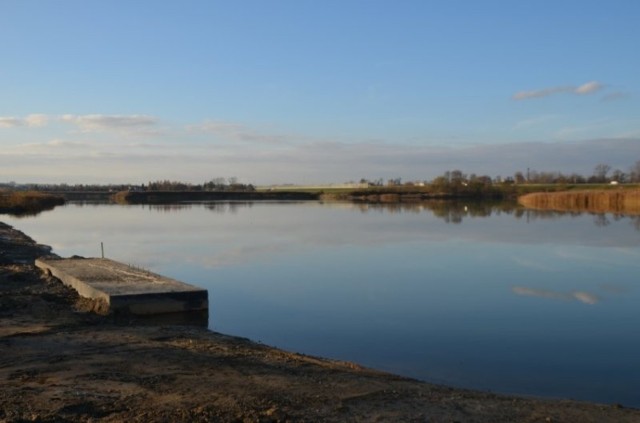 Dawna żwirownia nad Rabą na granicy Kłaja i Targowiska zmienia się gminny ośrodek wypoczynkowy z plażą i kąpieliskiem. Nowa atrakcja będzie gotowa na lato 2021