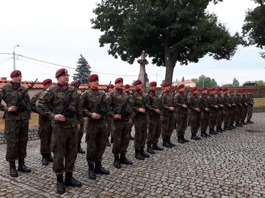 Żołnierze 25 Brygady Kawalerii Powietrznej  modlili się w Tumie [ZDJĘCIA]