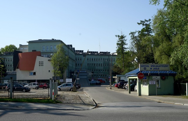 Szpital w Jaśle wstrzymał przyjęcia planowe na wszystkie oddziały.