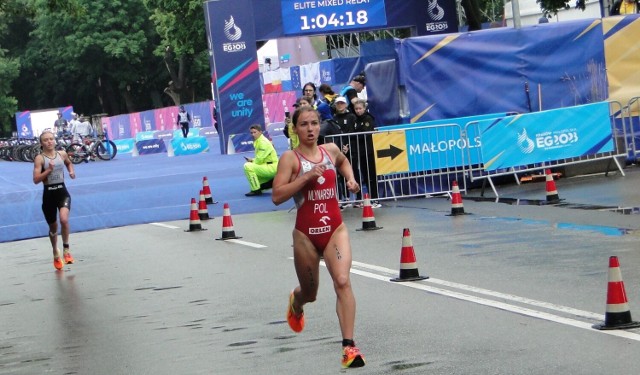 Józefina Młynarska podczas rywalizacji triathlonowych mikstów igrzysk europejskich