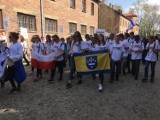 Uczniowie SP nr 2 w Skierniewicach wzięli udział w Marszu Żywych w obozie w Oświęcimiu [ZDJĘCIA]