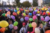 W Sosnowcu bili rekord Polski w trzymaniu balonów. Uczniowie i przyjaciele Szkoły Podstawowej nr 13 pobili rekord