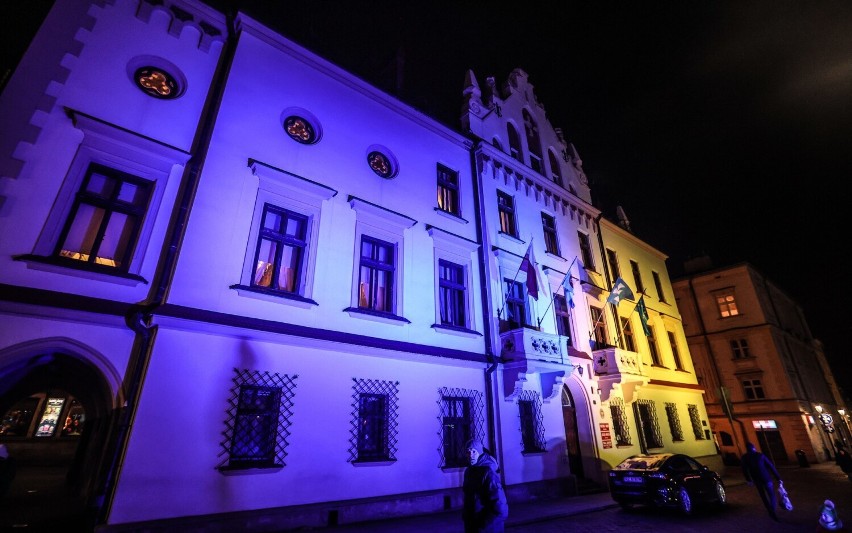 Symboliczne podświetlenie rzeszowskiego ratusza w barwy Ukrainy [ZDJĘCIA]