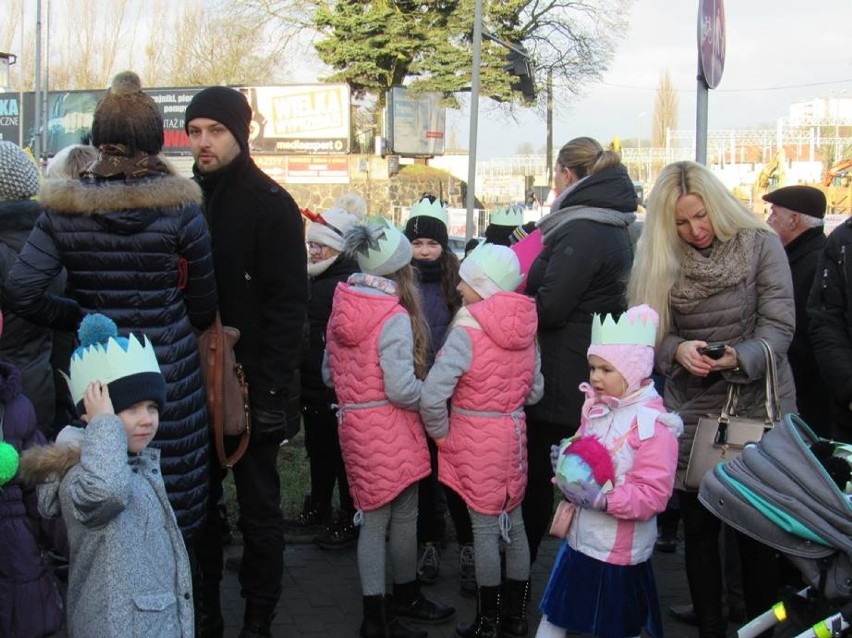 Rozśpiewany Orszak Trzech Króli w Stargardzie. Mieszkańcy przybyli z różnych stron miasta 