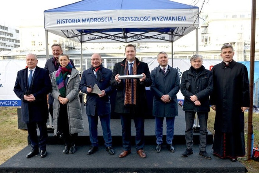 Wmurowanie kamienia węgielnego pod budowę Centrum Ekoinnowacji Politechniki Gdańskiej. Udział wziął minister Przemysław Czarnek