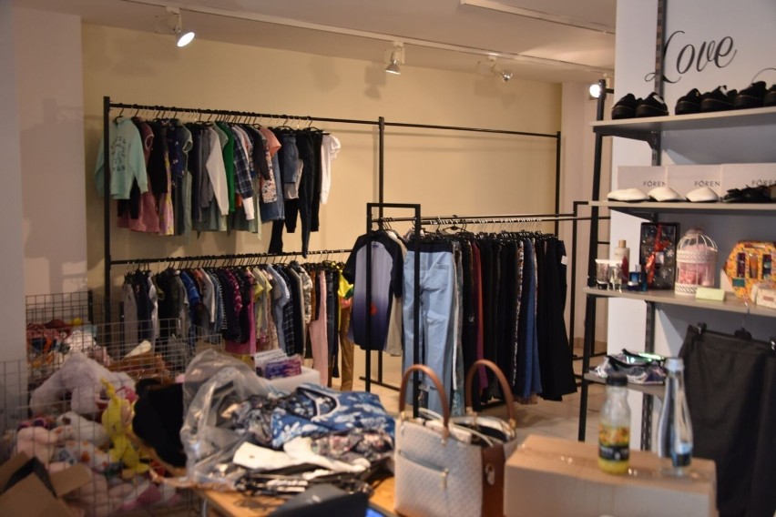 W Stalowej Woli otwiera się nowy sklep z odzieżą używaną! "Maya Group Tania Odzież Stalowa Wola" dostępny dla klientów już w piątek!
