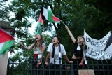 Protest w Krakowie po ataku na Rafah. Marsz upamiętniający ofiary w Strefie Gazy