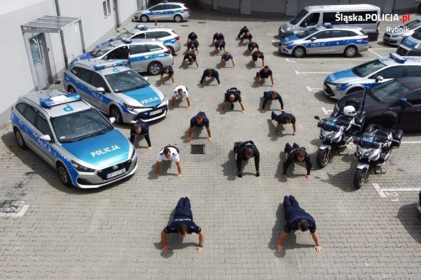 Policjanci z Rybnika pompowali w #GaszynChallenge. Kogo nominowali? WIDEO