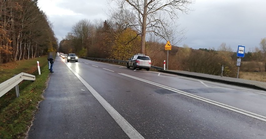 Wypadek drogowy w Zimowiskach pod Ustką. Kierująca volkswagenem w szpitalu