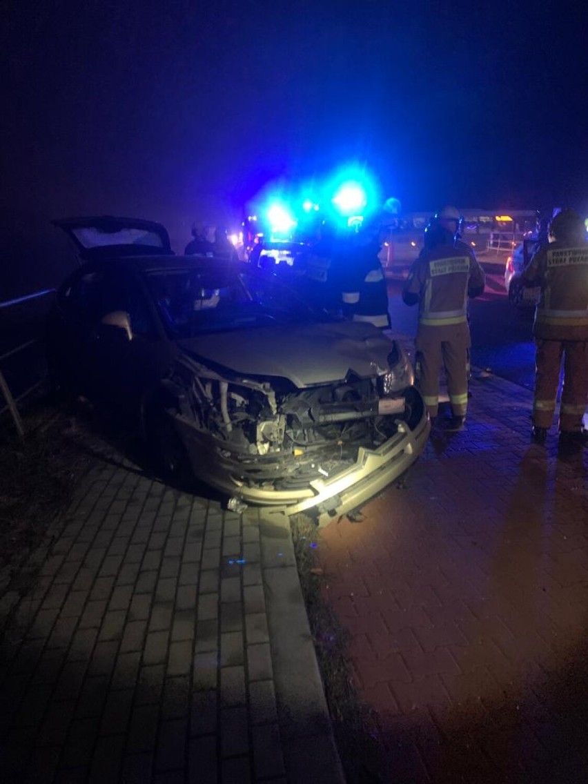 Do wypadku doszło w Łękawce w rejonie skrzyżowania DW 977 z...