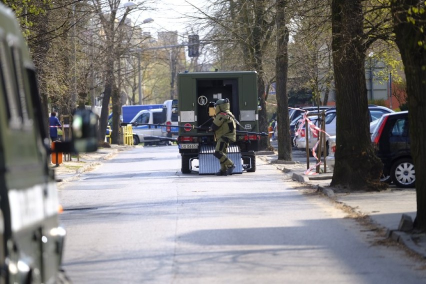 Dziś około godz. 10 mieszkańcy jednego z bloków położonych...