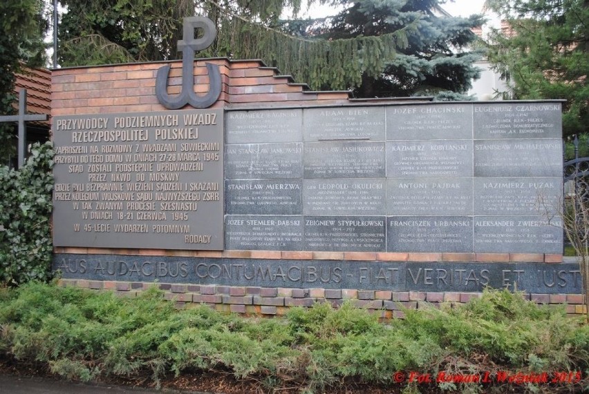 Codzienny wygląd Pomnika 16 w Pruszkowie Foto. Roman Woźniak