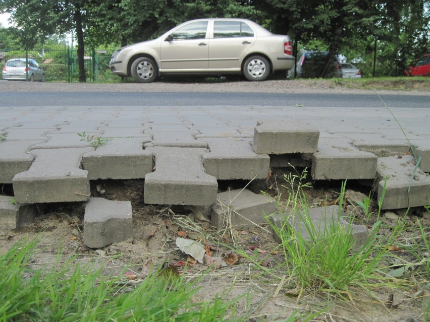 Ul. Sławinkowska: Nowy chodnik nie może doczekać się remontu
