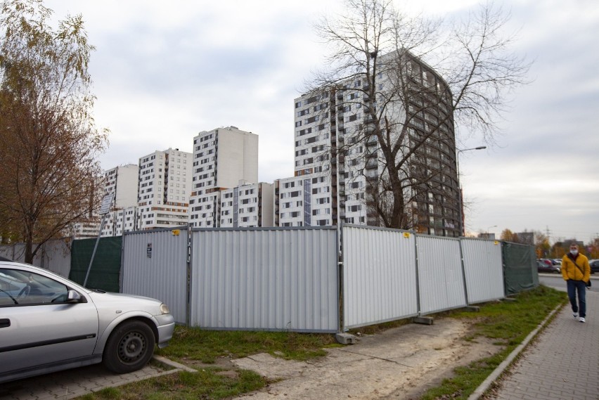 Teren, gdzie mają powstać kolejne bloki budowane przez...