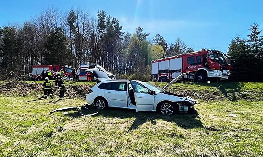 Gmina Limanowa. Zderzenie dwóch samochodów. Wypadek w Starym Rybiu wyglądał bardzo groźnie