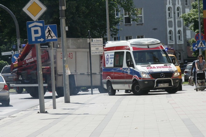 Wypadek na ulicy Skarbka w Legnicy (ZDJĘCIA)