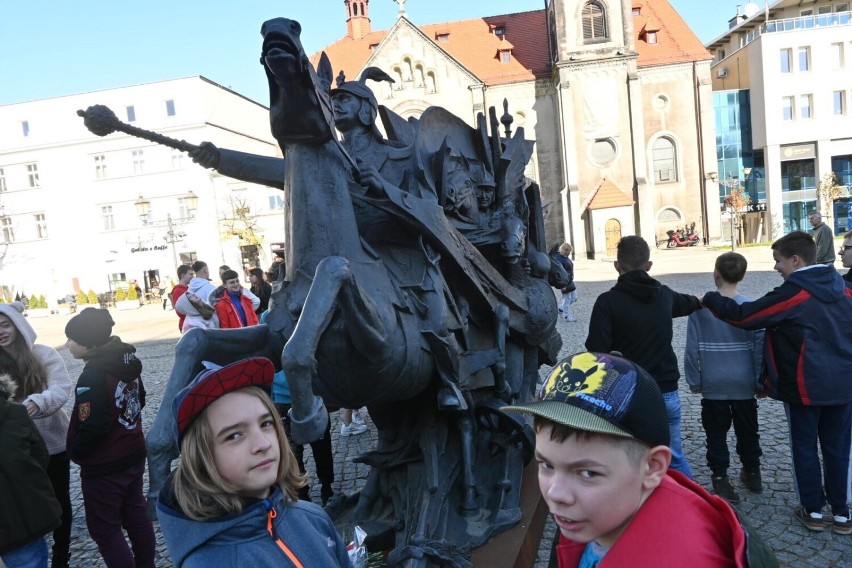 Pomnik Jana III Sobieskiego będzie prezentowany w Stalowej Woli. W planach triumfalny wjazd i parada wojsk. Zobacz zdjęcia 