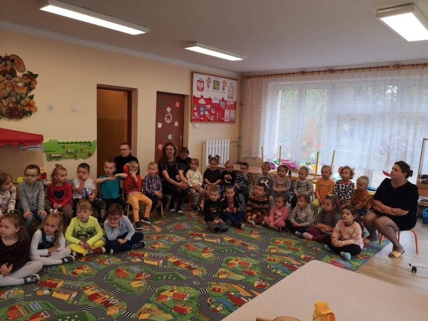 Przedszkolaki z Opatowa upiekły chleb. Światowy dzień chleba był frajdą dla dzieci i cenną lekcją. Zobacz zdjęcia 