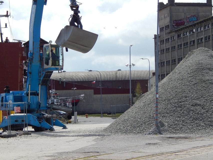 Do usteckiego portu mogą wpływać statki o maksymalnej...