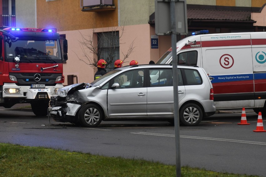 Renault Captur i Volkswagen Touran zostały rozbite w wyniku...