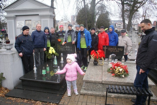 Przyjaciele Adama Mariana Walczaka biegli z Wysocka na jego grób w Kaliszu