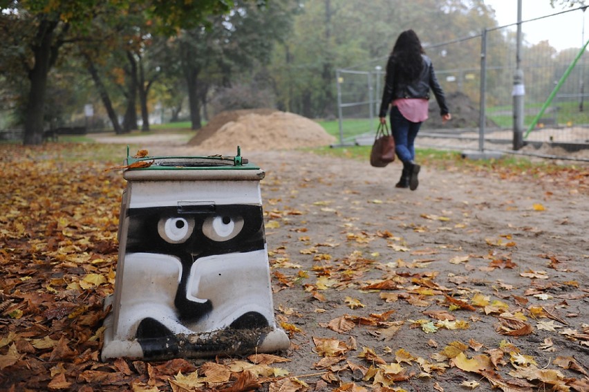 Park Drwęskich w Poznaniu: Wyrzuć śmieci do wesołego kosza