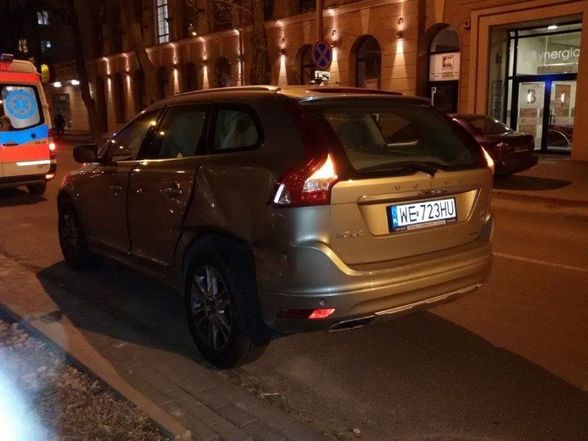 Wypadek na Kościuszki w Łodzi. Tramwaj zderzył się z samochodem osobowym [ZDJĘCIA]