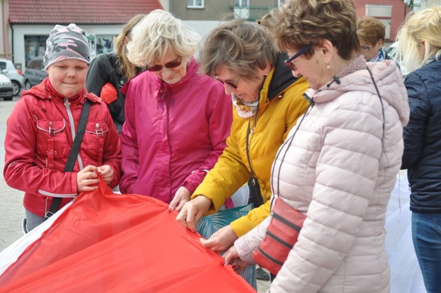 W Książu Wielkopolskim uczczono Święto Flagi RP na miejskim rynku - zobaczcie jak było