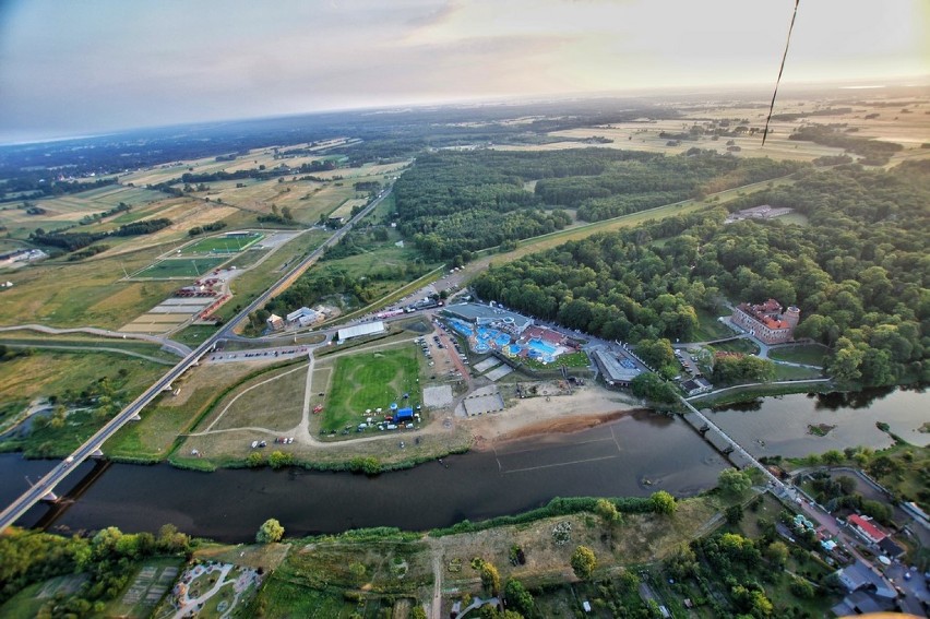 Budowa bulwarów nad rzeką Wartą w Uniejowie jest coraz...