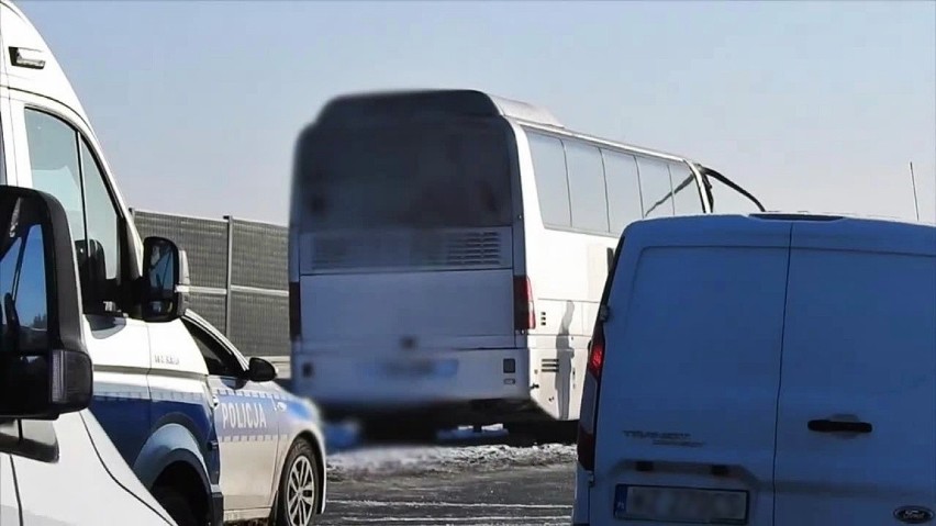 Zderzenie dwóch autokarów na trasie Lublin – Warszawa. Jednym podróżowały dzieci. Interweniował śmigłowiec medyczny (ZDJĘCIA i WIDEO)