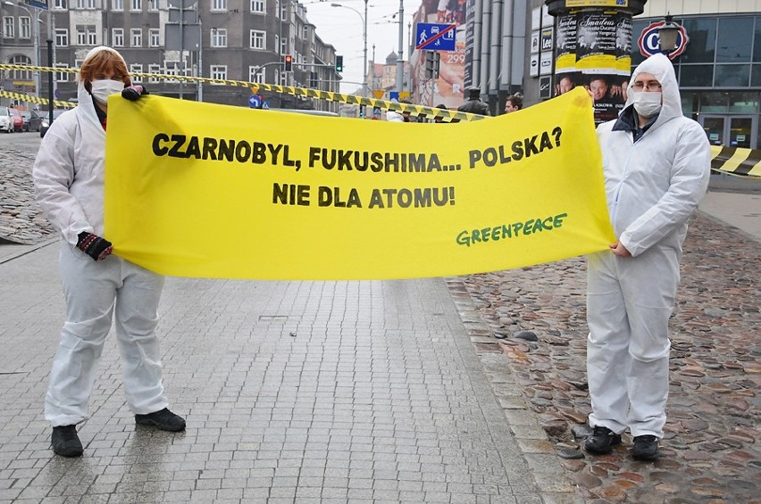 Happening Greenpeace:  Fukushima na Półwiejskiej [ZDJĘCIA, WIDEO]