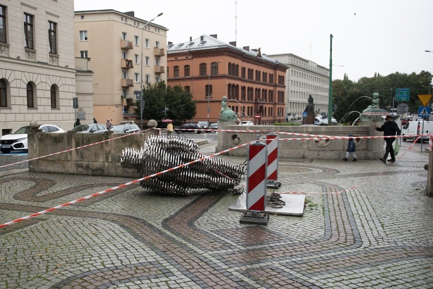 W poniedziałek przechodnie zauważyli na Al. Marcinkowskiego...