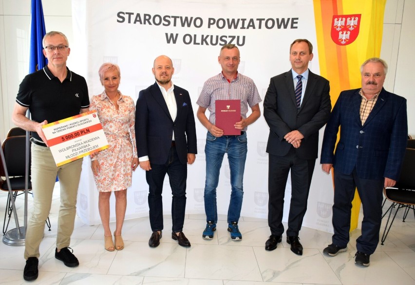 Powiat olkuski przyznał 60 tysięcy złotych dla 13 klubów sportowych [ZDJĘCIA]
