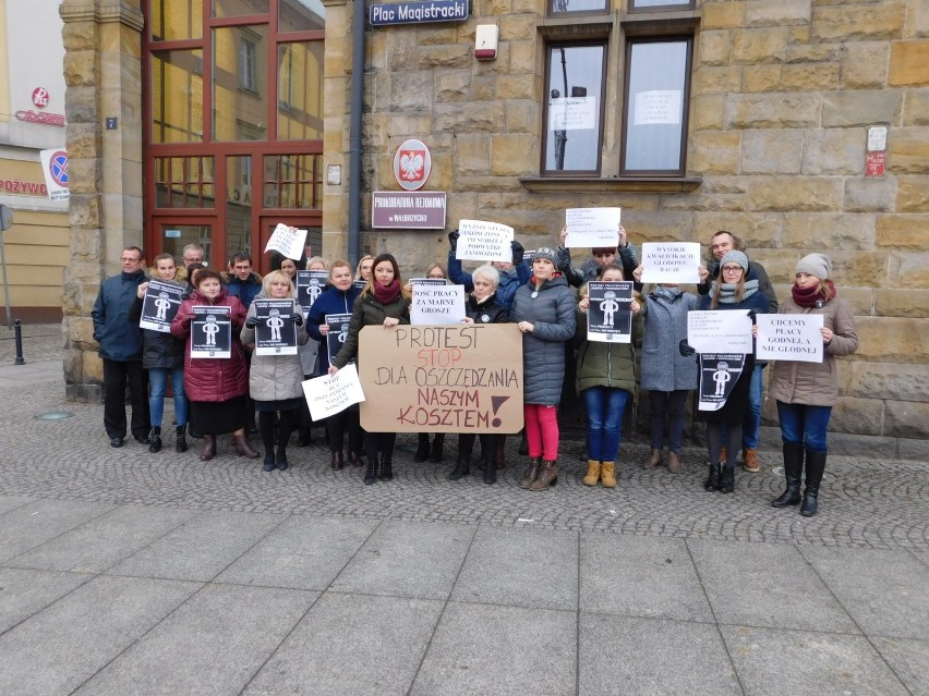 Wałbrzych: Protestowali pracownicy Prokuratury Rejonowej w Wałbrzychu