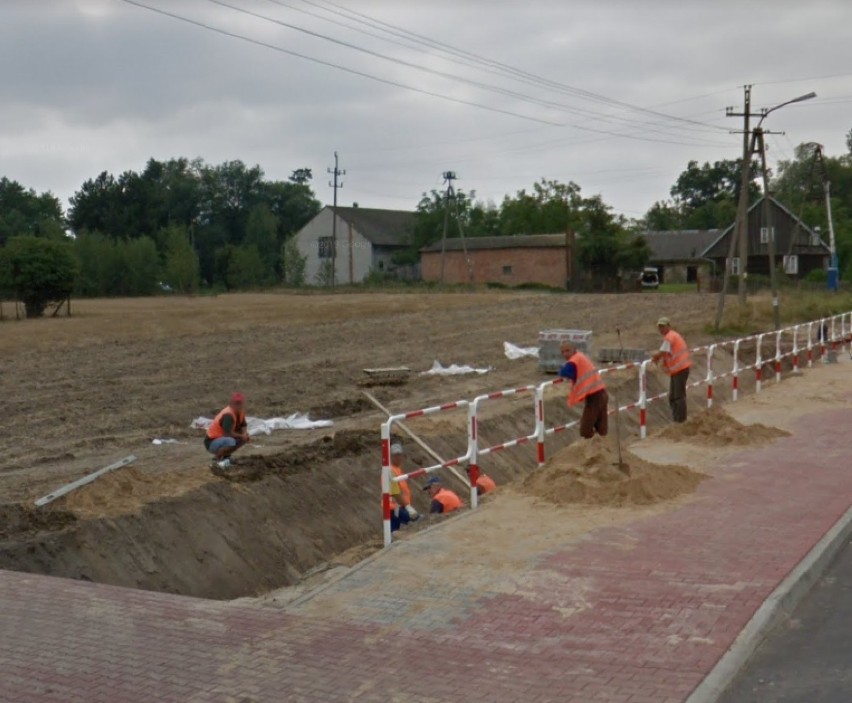 Gmina Mokrsko na Google Street View. Rozpoznajesz te...