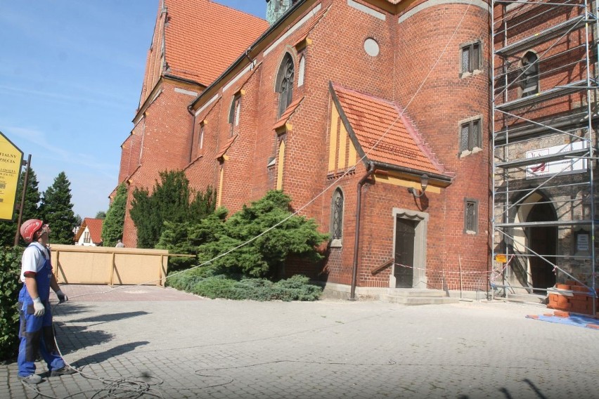 Parafia WNMP Wodzisław: trwa remont kościoła starego przy...
