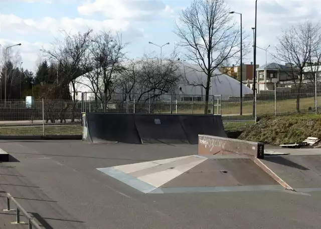 Skatepark w Piotrkowie powstał w 2006 roku, od tamtej pory obiekt nie przechodził gruntownej modernizacji