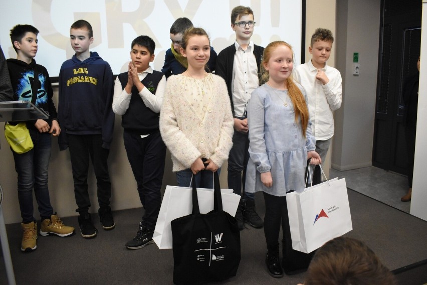 Uczniowie z Radomia zwycięzcami olimpiady gier planszowych w Kielcach. Zobacz zdjęcia