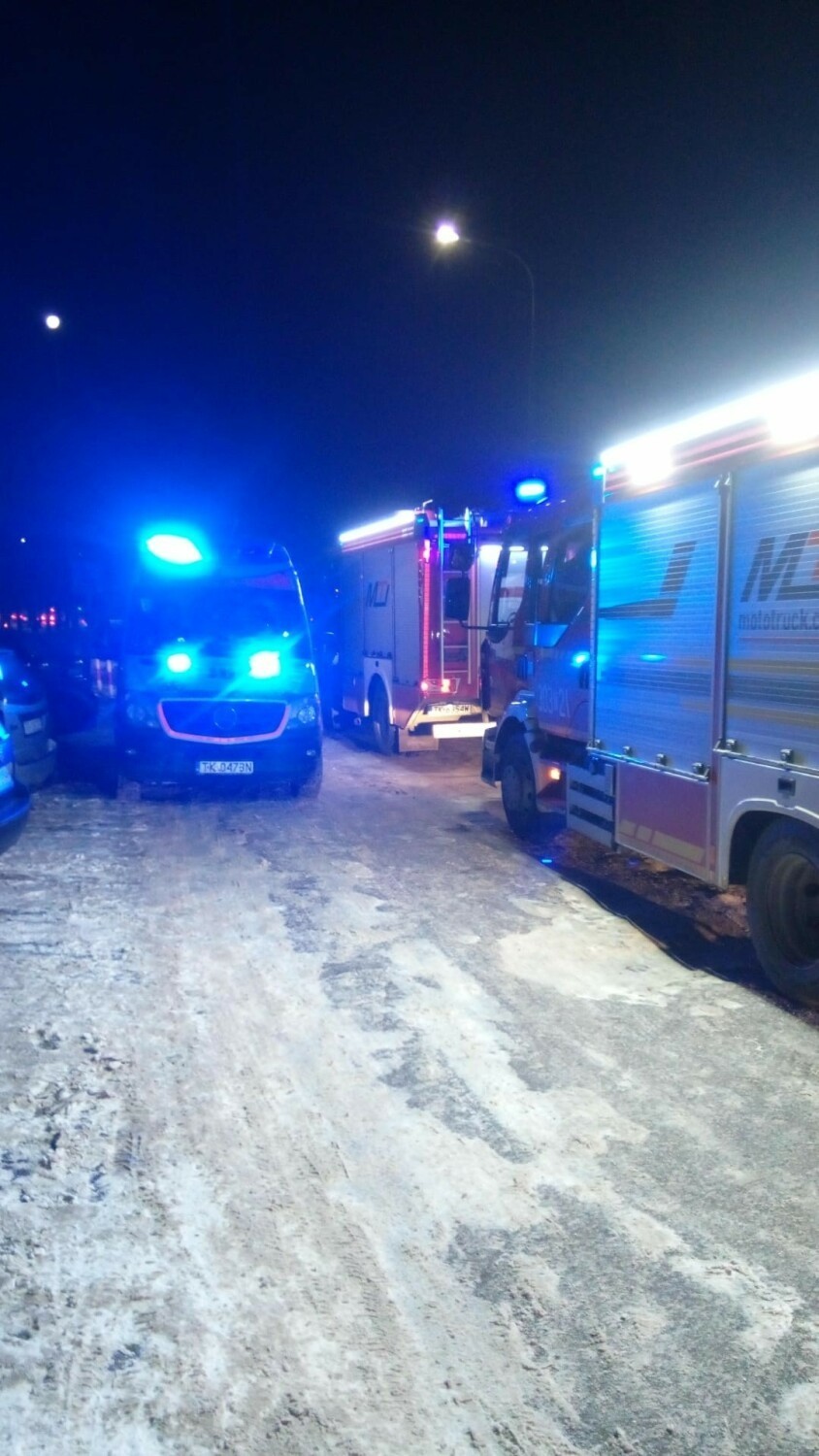 Pożar w bloku socjalnym przy ulicy Grunwaldzkiej w Kielcach. Zapaliły się śmieci na klatce, ewakuowały się trzy osoby