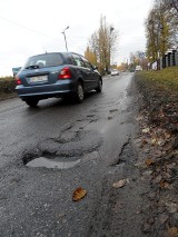 Ulica Małachowskiego w Boguszowicach dziurawa jak sito. Będzie remont?