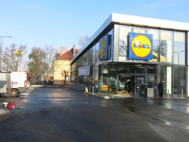 Mężczyzna włamał się do sklepu Lidl w Jeleniej Górze