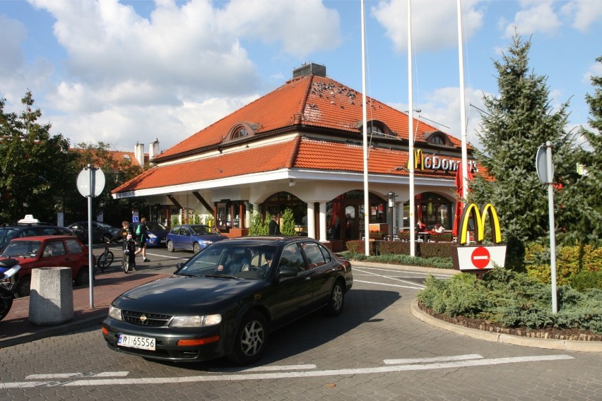 Lokale McDonald's znikną z Warszawy? Firma zmienia politykę...